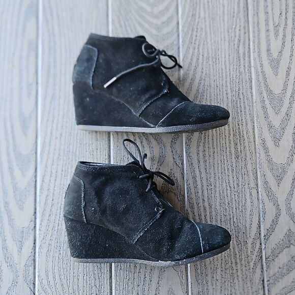 TOMS Desert Wedge Black Suede Lace-up Short Boots Booties Women size 8.5 - Picture 4 of 9